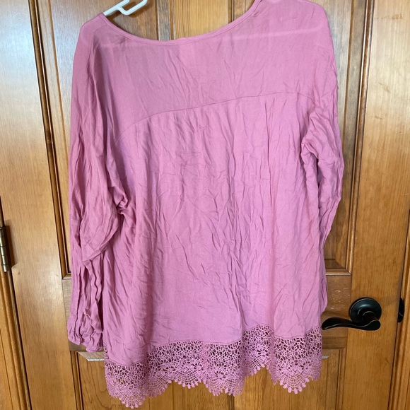 Pink blouse with buttons and patterned trim - Picture 3 of 3